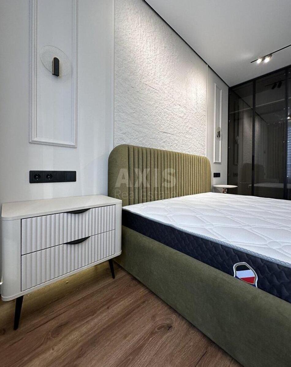 1k apartment nab. Dniprovs'ka 15Д7