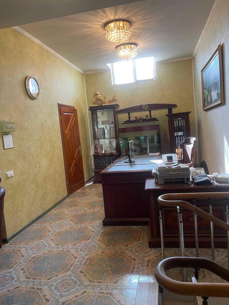 Office vul. Syrec'ka 33, 200m22