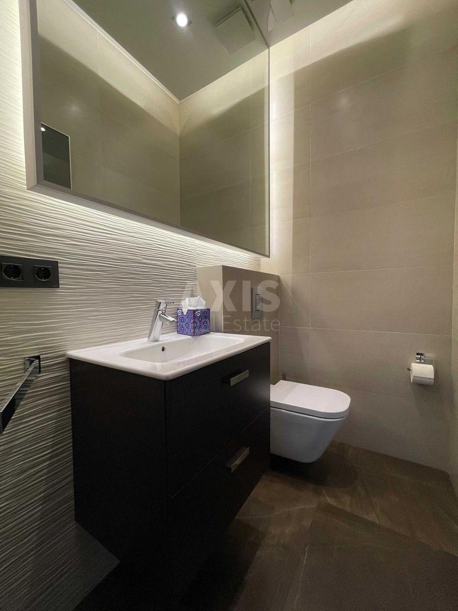 4k apartment vul. Dragomyrova Myhajla 910