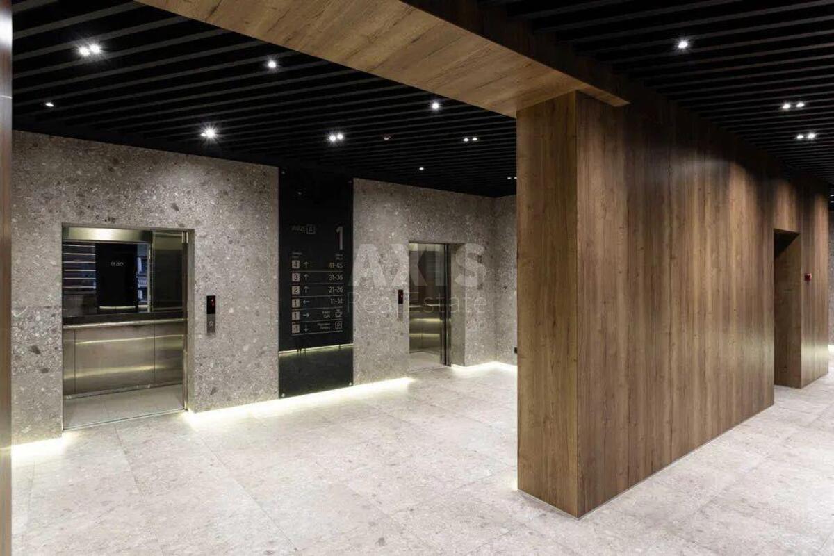 Office vul. Jevgena Konoval'cja 36, 440m27