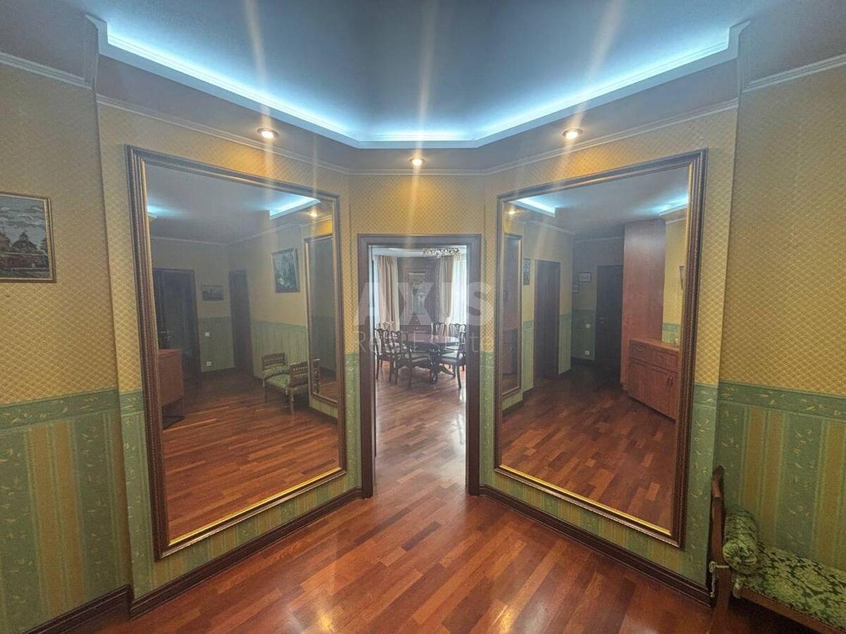 4k apartment vul. Knjazhyj Zaton 2/302