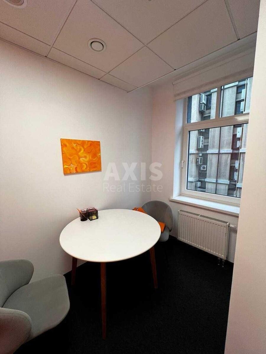Office vul. Volodymyrs'ka 38, 375m27