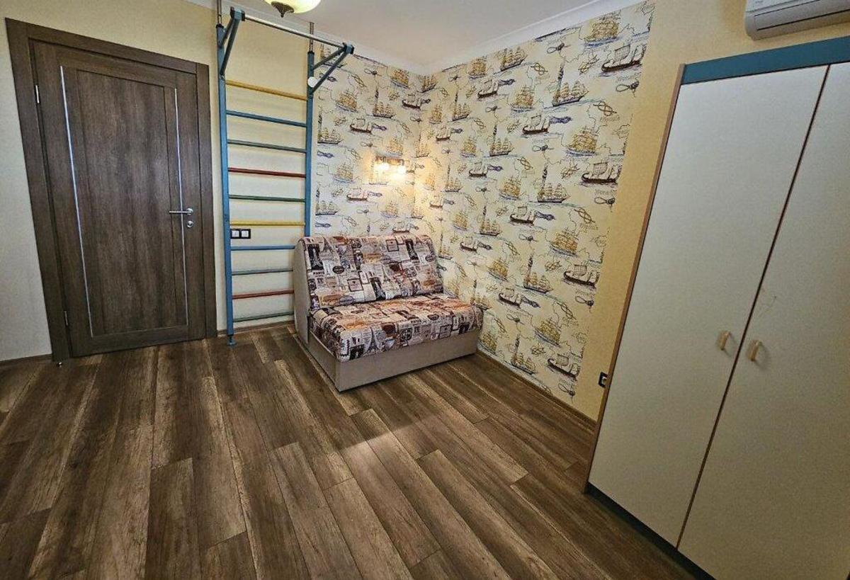 3k apartment vul. Chornobyl's'ka 211