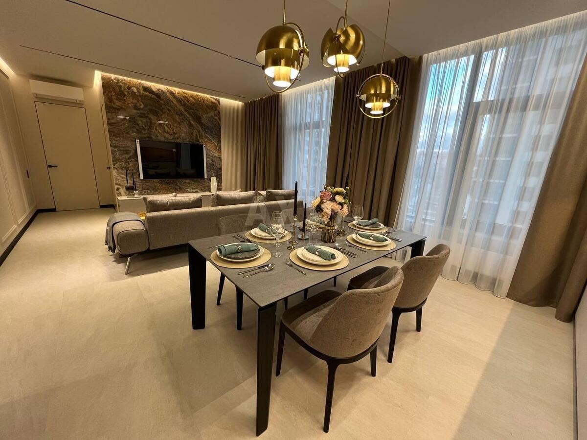 2k apartment vul. Dragomyrova Myhajla 18
