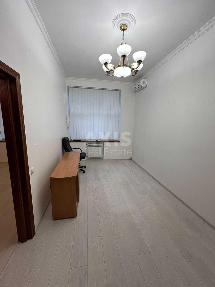 Office vul. Shovkovychna 5, 145m24