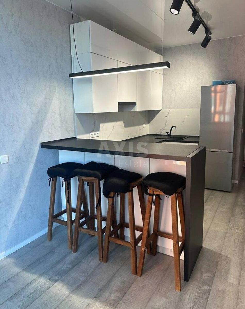 1k apartment vul. Berezhans'ka 151
