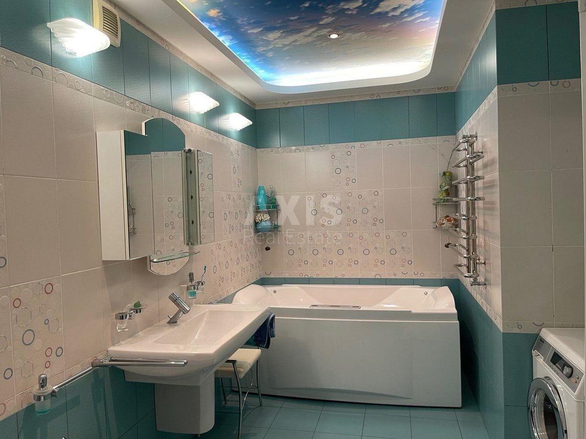 3k apartment vul. Jevgena Konoval'cja 32Г6