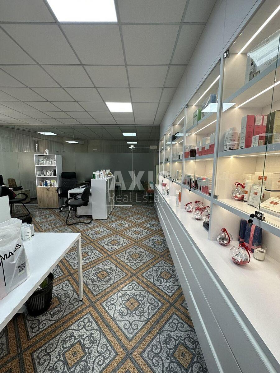Office vul. Jevgena Konoval'cja 36В, 200m22