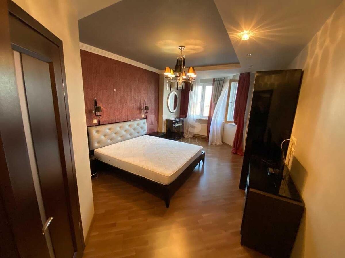 3k apartment pr-t Komarova Kosmonavta 265