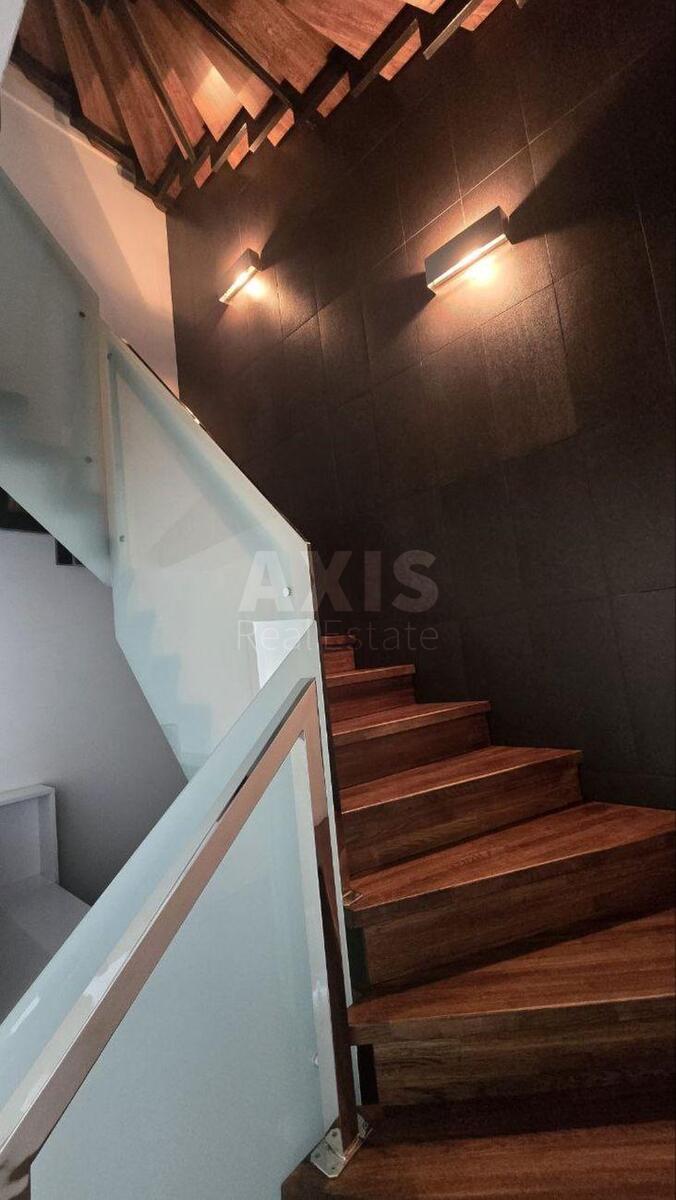 Дoм ул. Локомативная, 315м2, город Киев6135815