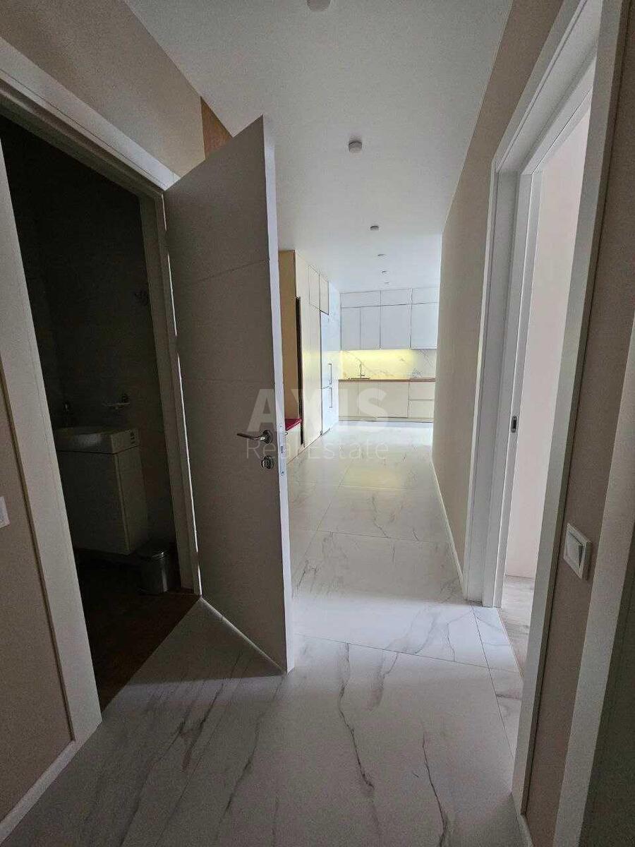 1k apartment vul. Sverstjuka Jevgena 6Г5655610