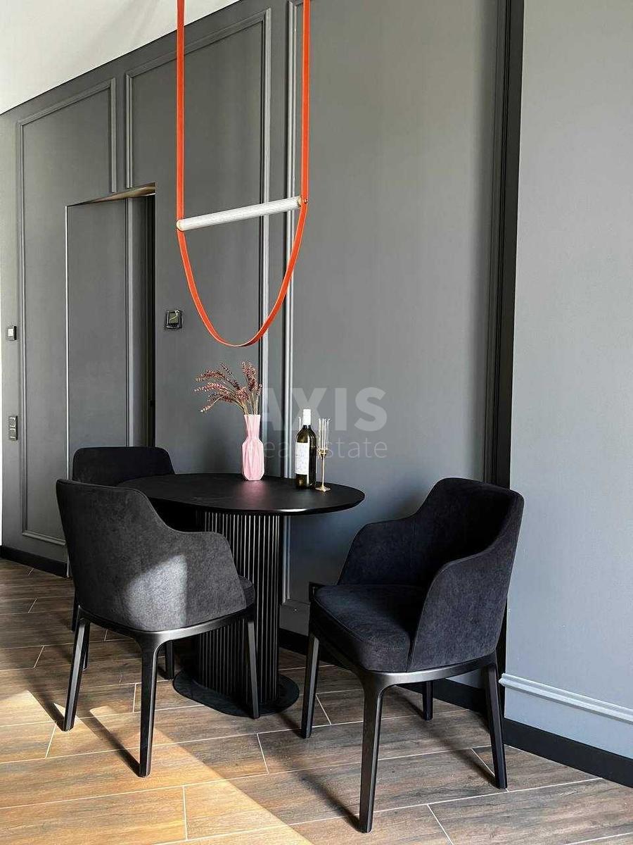 2k apartment vul. Dragomyrova Myhajla 181
