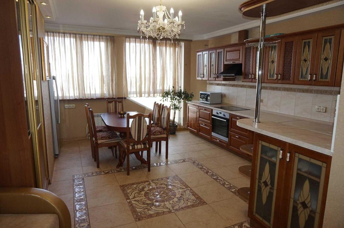 4k apartment vul. Get'mana Vadyma 1Б