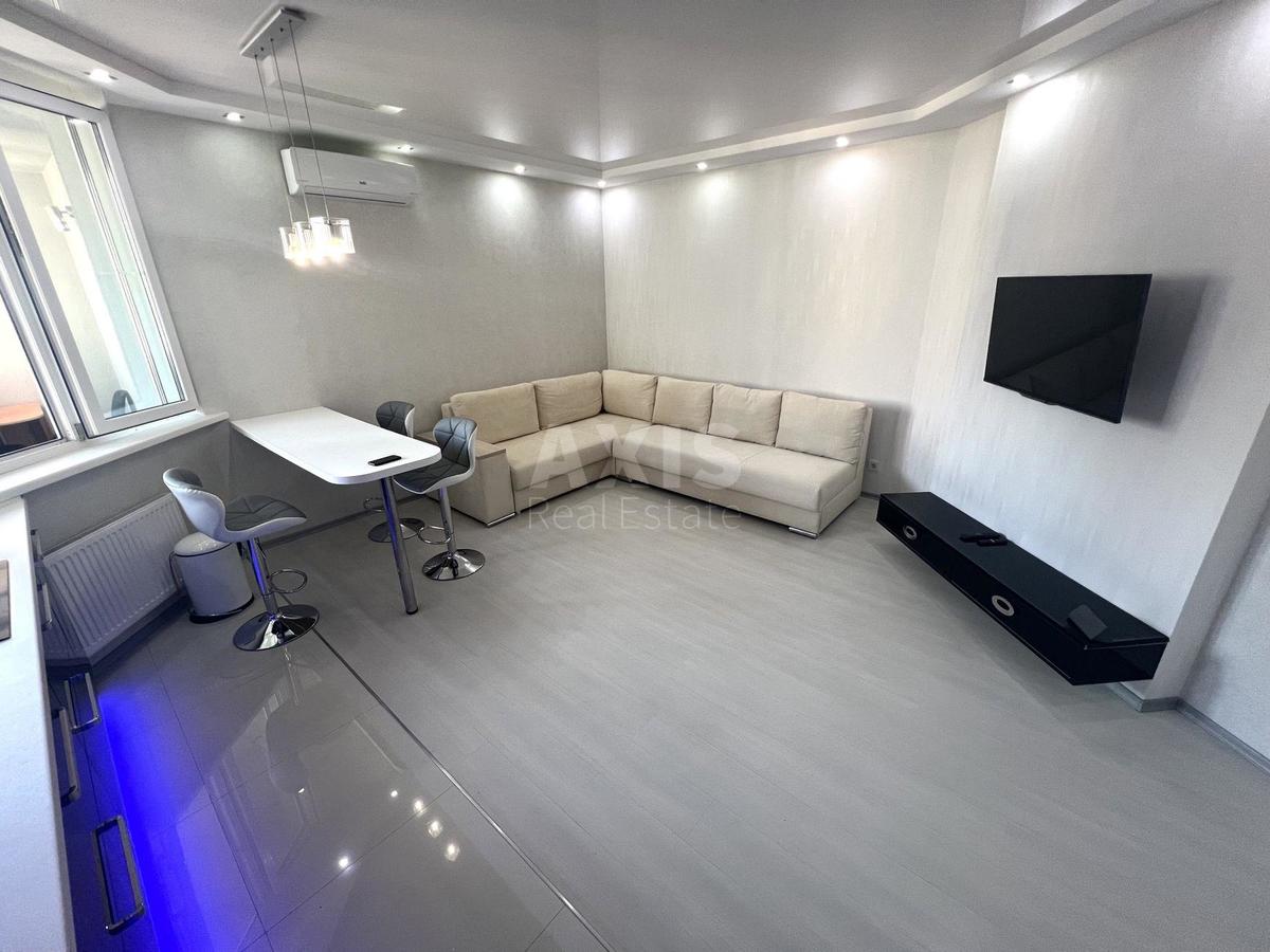 1k apartment vul. Vil'jamsa Akademika 5А0