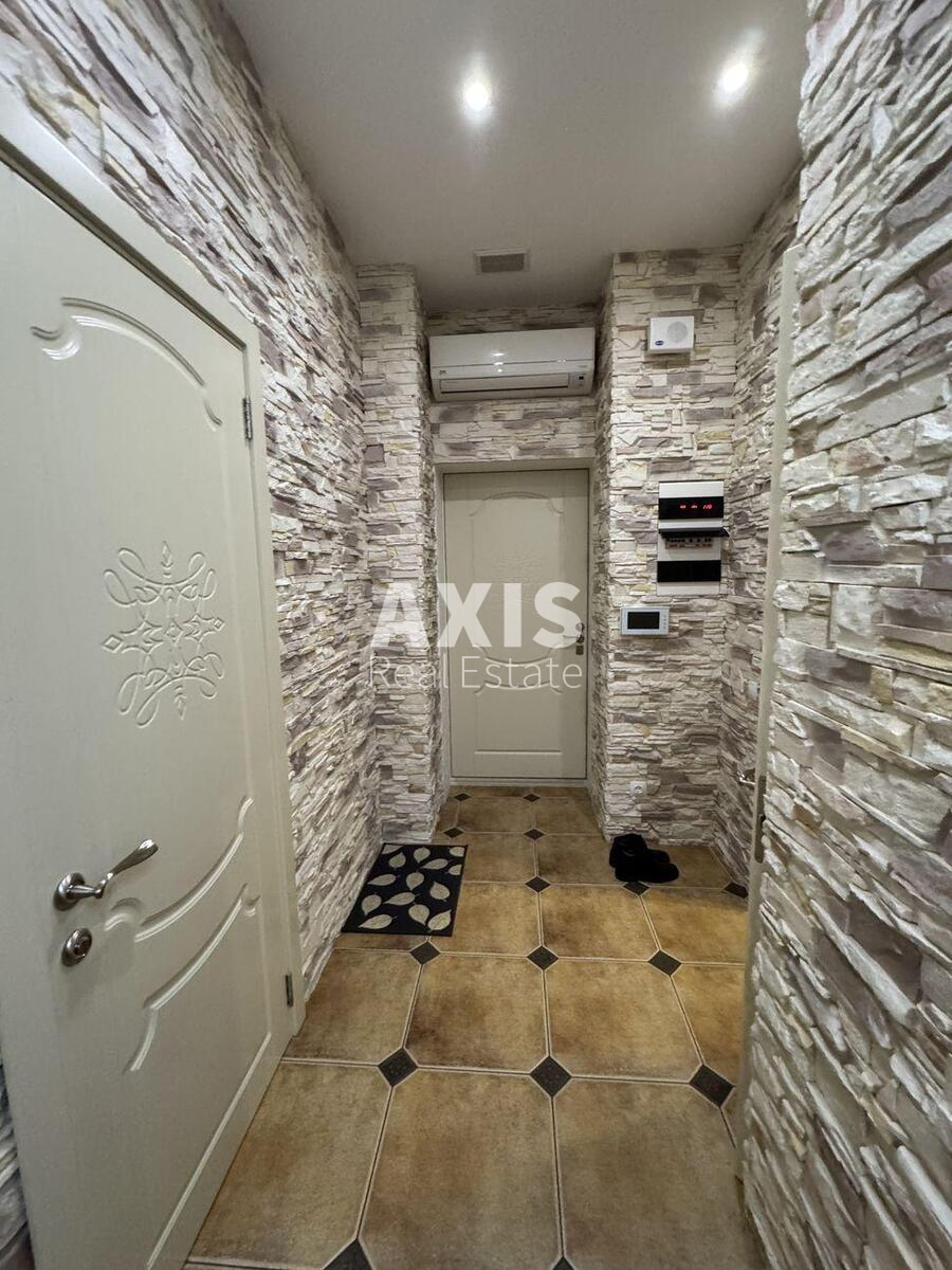 1k apartment vul. Dragomyrova Myhajla 1811