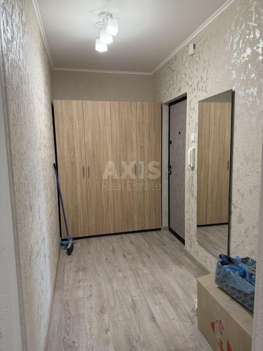 3k apartment vul. Vyshnjakivs'ka 7Б16
