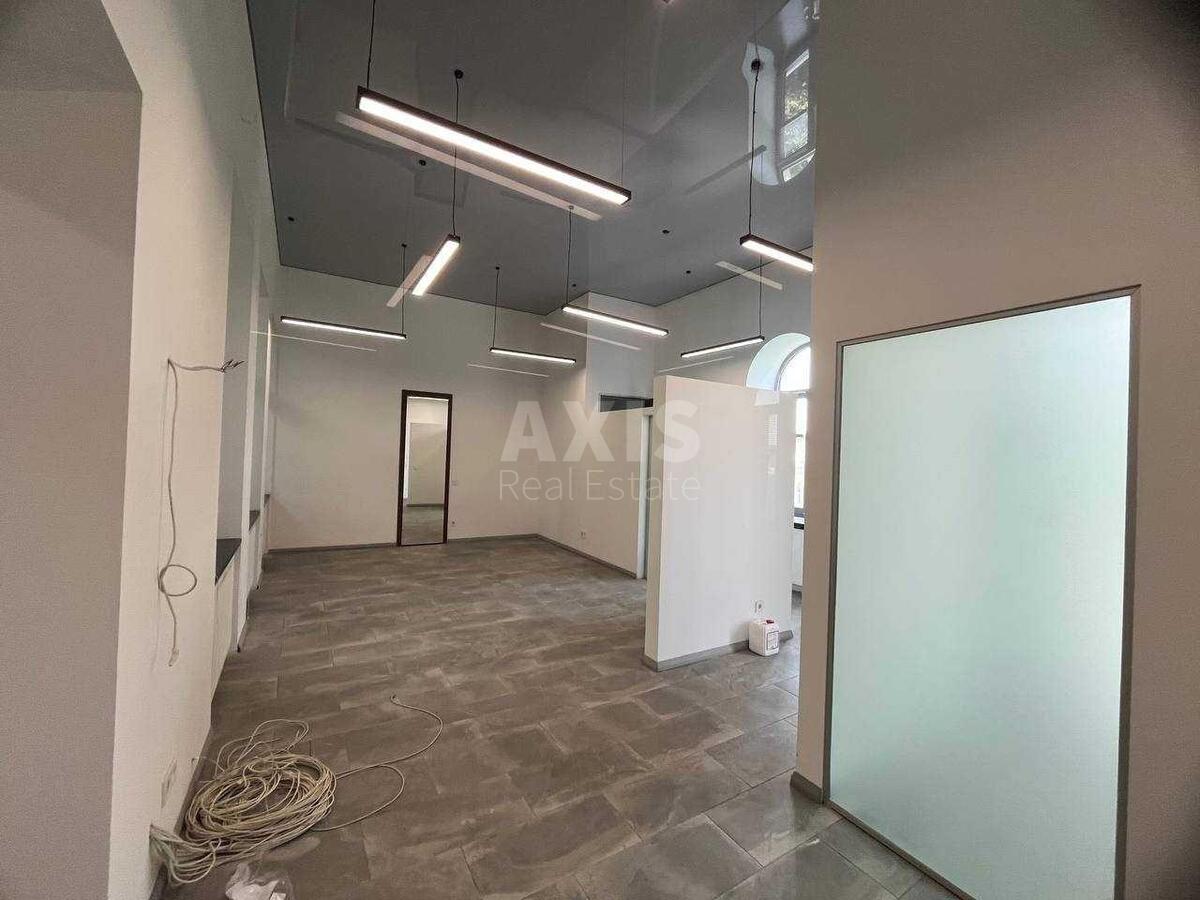 Office vul. Volodymyrs'ka 4, 400m23