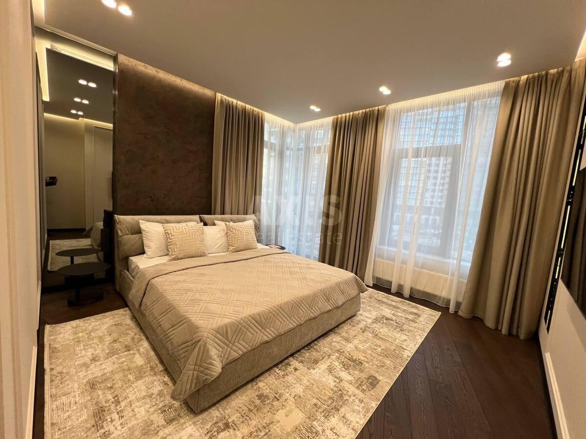 2k apartment vul. Dragomyrova Myhajla 180