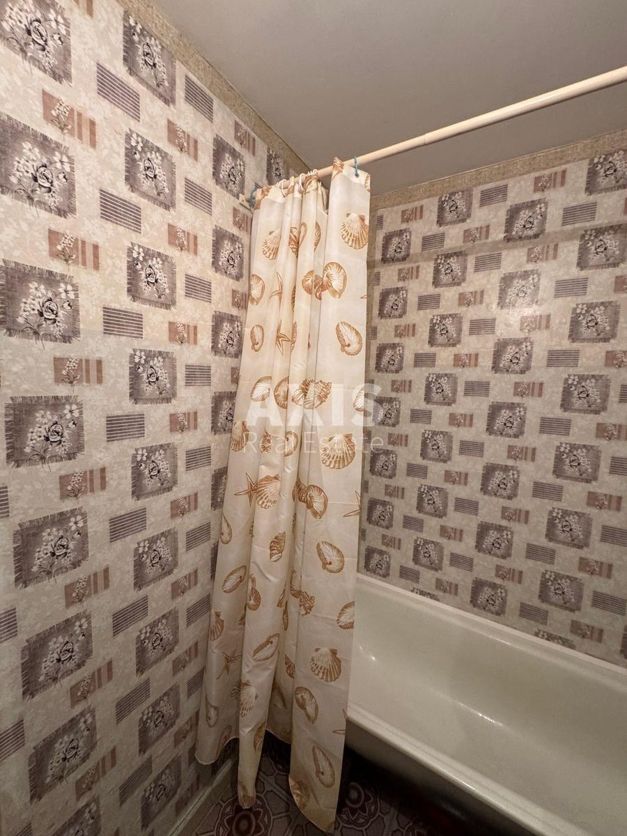 2k apartment vul. Ahmatovoi' Anny 419
