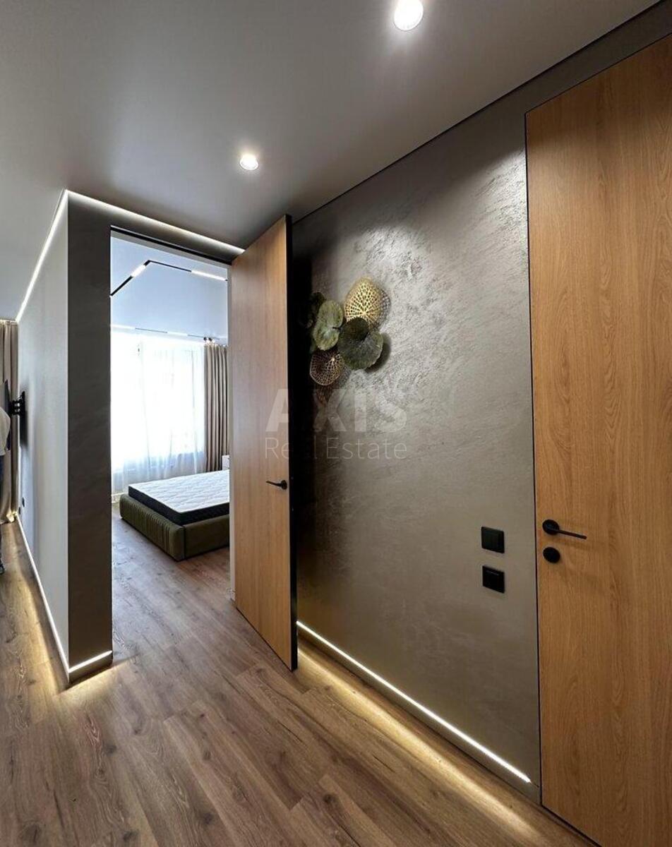 1k apartment nab. Dniprovs'ka 15Д9