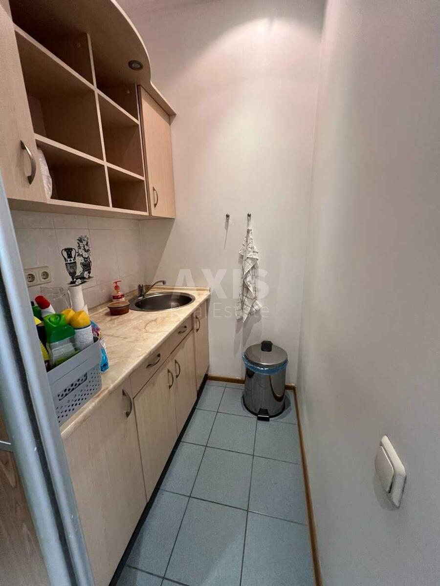 Office vul. Shovkovychna 5, 145m25
