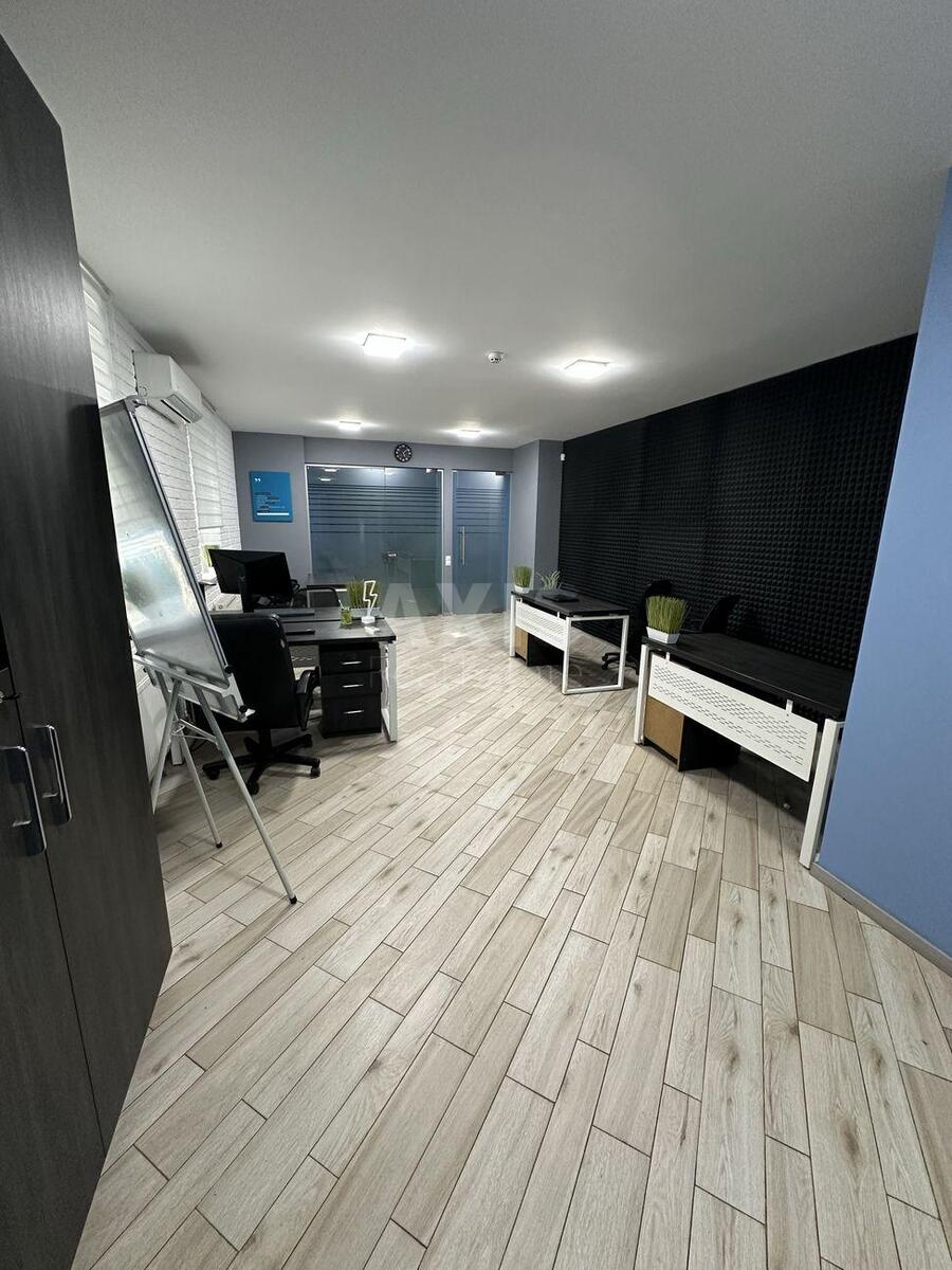 Office vul. Jevgena Konoval'cja 44А, 65m2