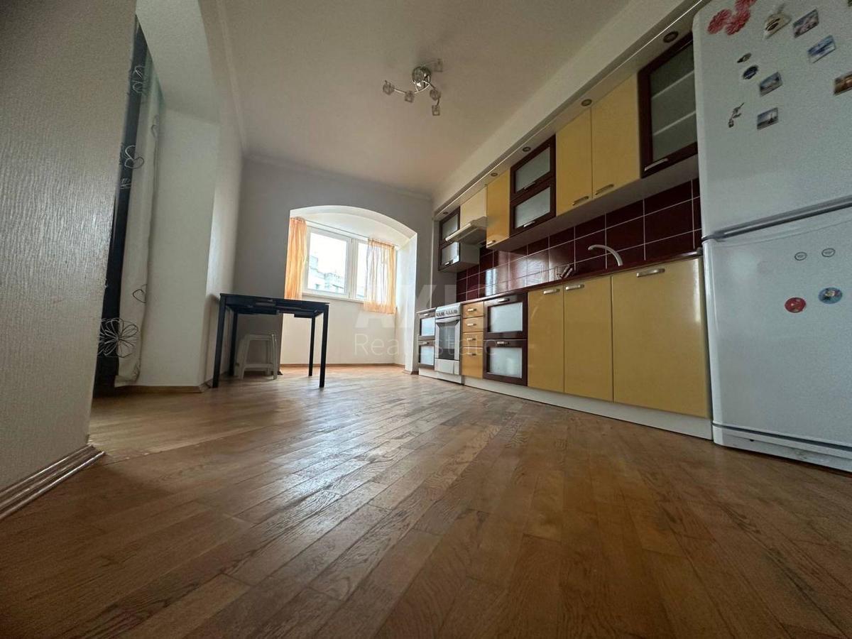 3k apartment vul. Smiljans'ka 15