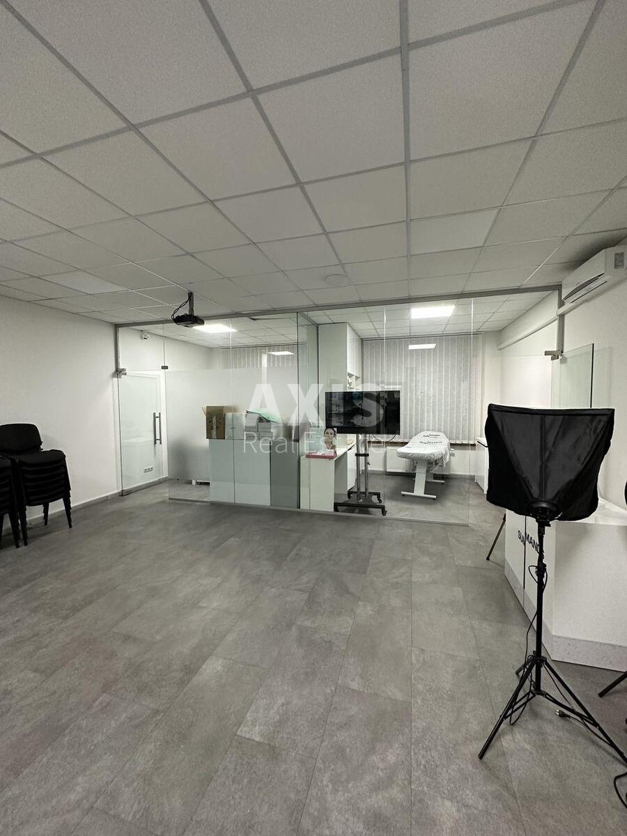Office vul. Jevgena Konoval'cja 36В, 200m20