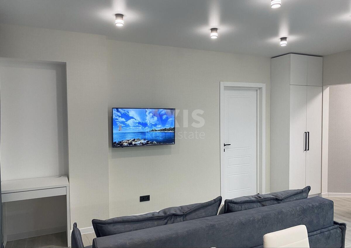 1k apartment vul. Sverstjuka Jevgena 6В1