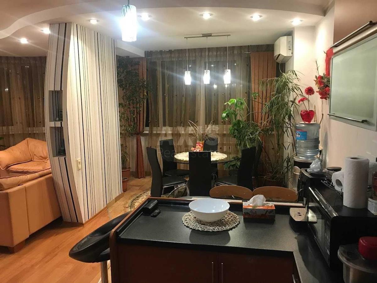 4к квартира ул. Ахматовой Анны 130