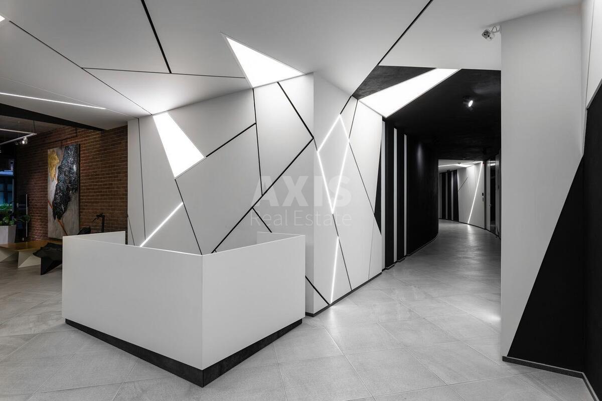 Office vul. Jevgena Konoval'cja 36, 440m29
