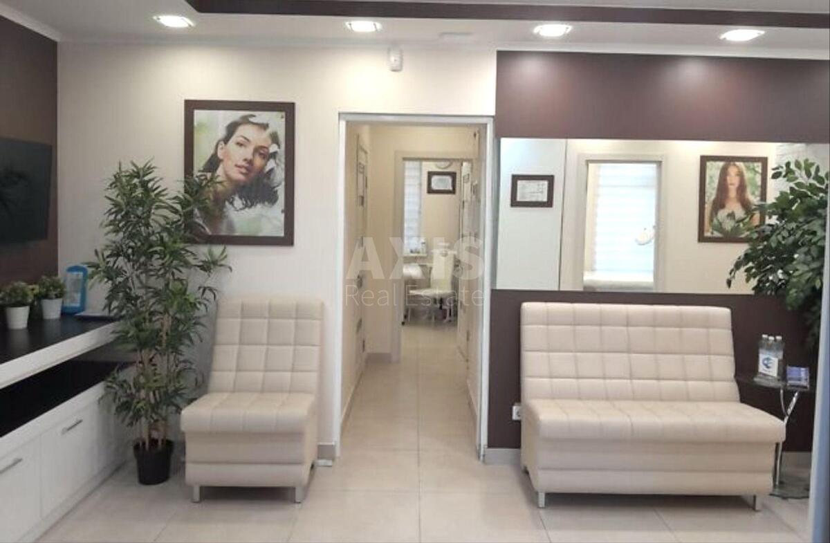 Trade object bul. Mykoly Mikhnovskoho 32, 50m260722