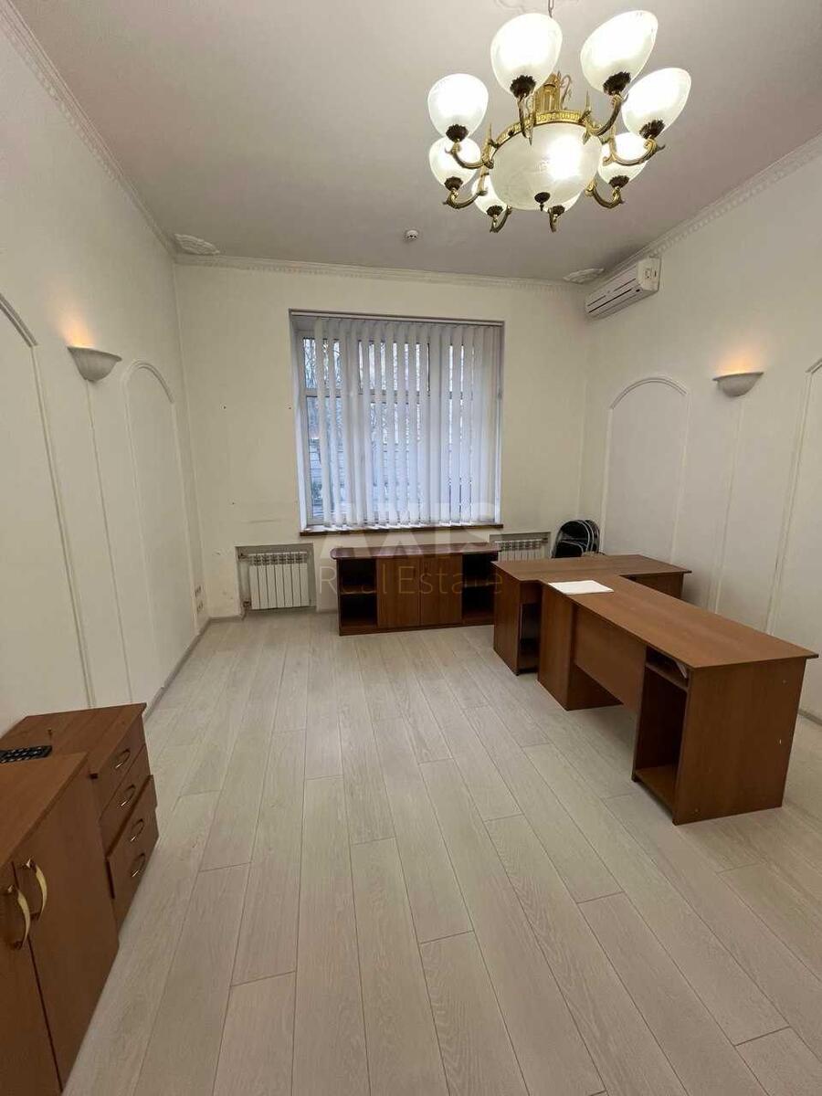 Office vul. Shovkovychna 5, 145m26