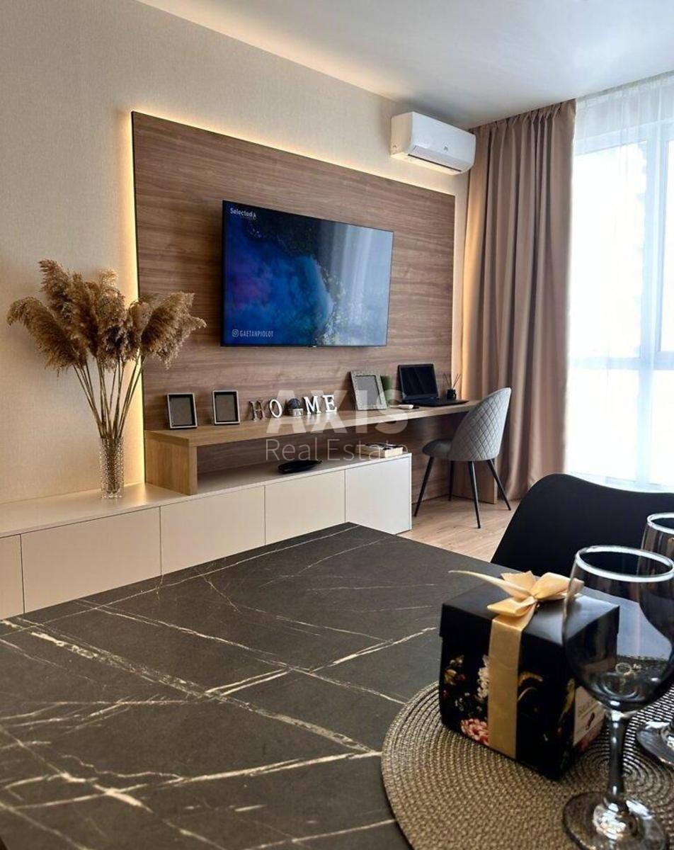 2k apartment vul. Myhajla Maksymovycha 242