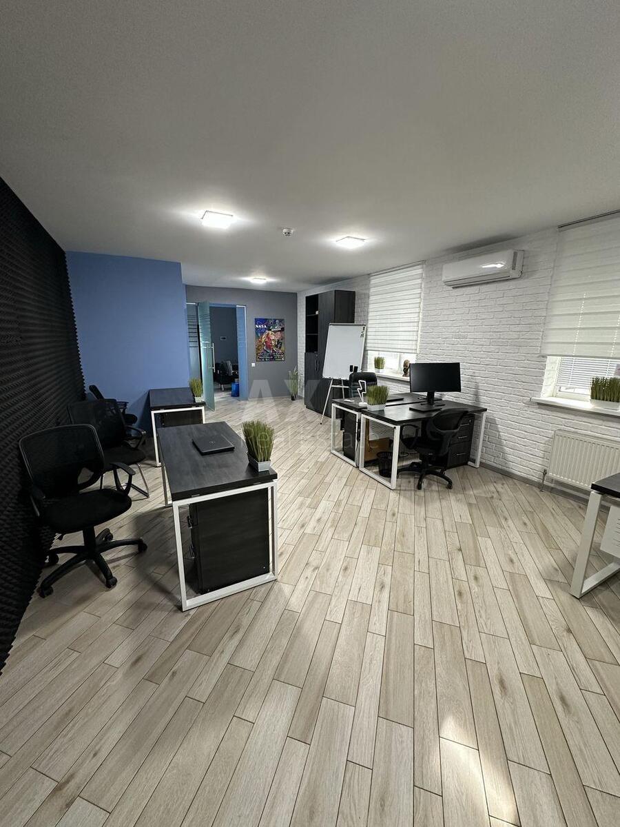 Office vul. Jevgena Konoval'cja 44А, 65m20