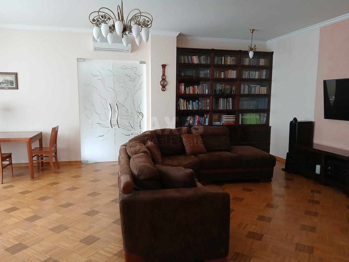 3k apartment vul. Turgenjevs'ka 46/111