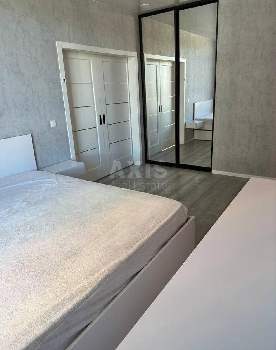 1k apartment vul. Berezhans'ka 153