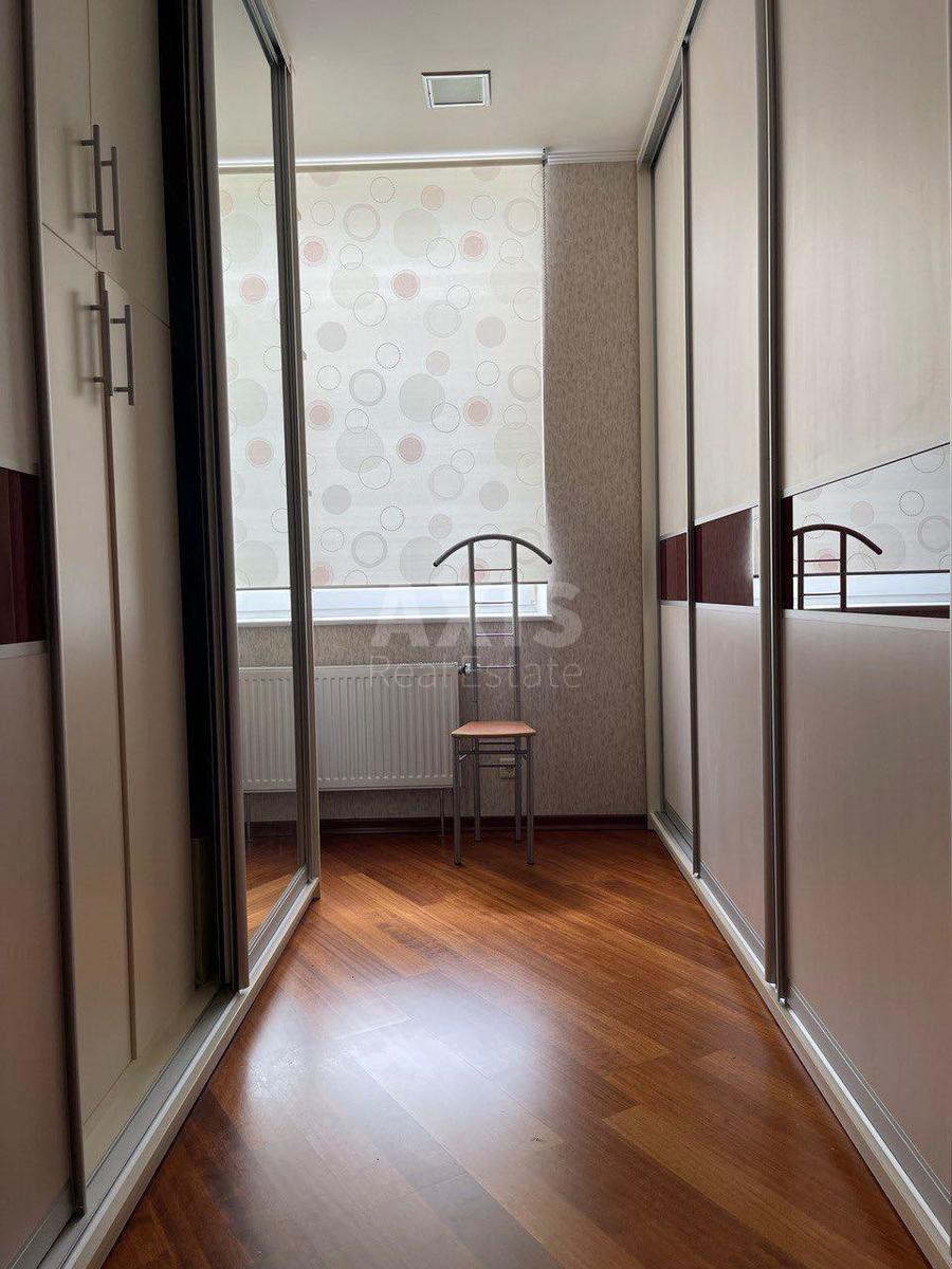 3k apartment vul. Jevgena Konoval'cja 32Г5