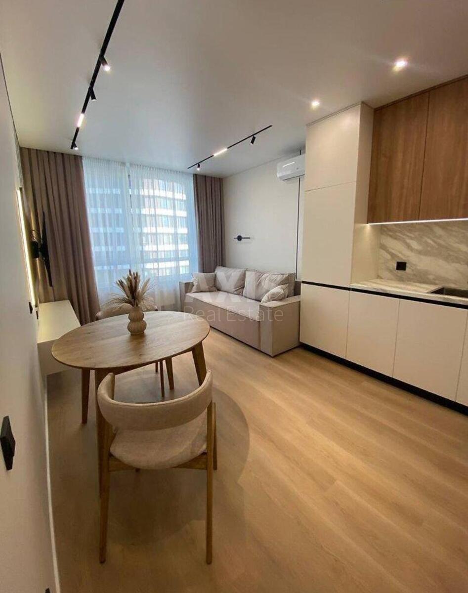 1k apartment nab. Dniprovs'ka 15Д1