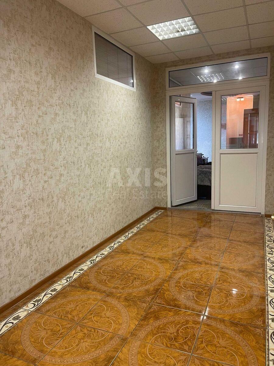 Office vul. Syrec'ka 33, 200m25