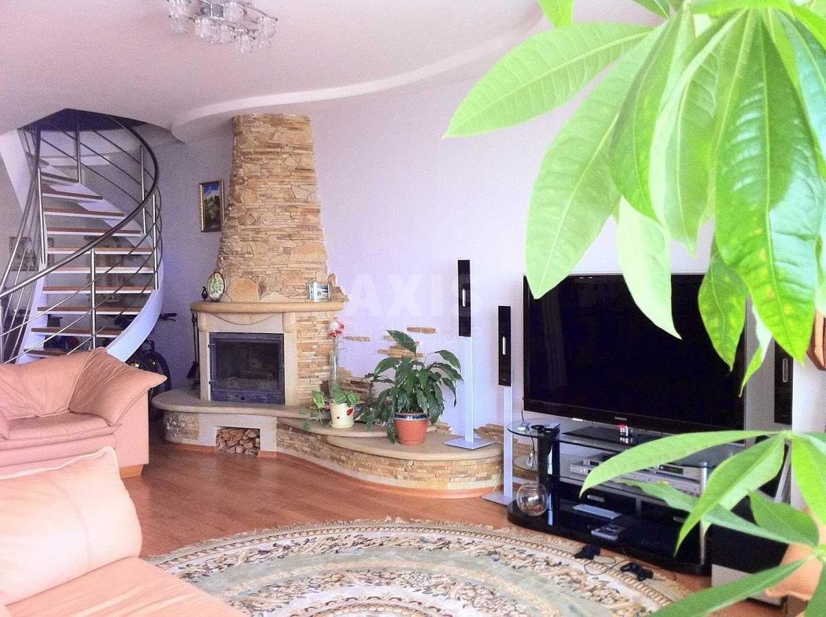4k apartment vul. Ahmatovoi' Anny 131