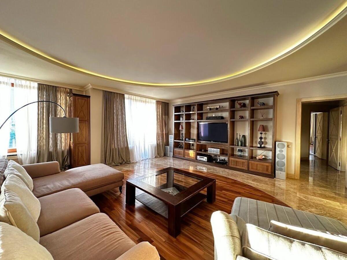 3k apartment vul. Zhyljans'ka 590