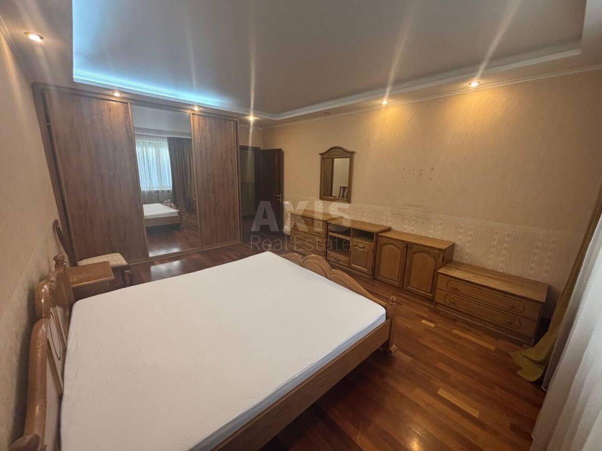 4k apartment vul. Knjazhyj Zaton 2/305