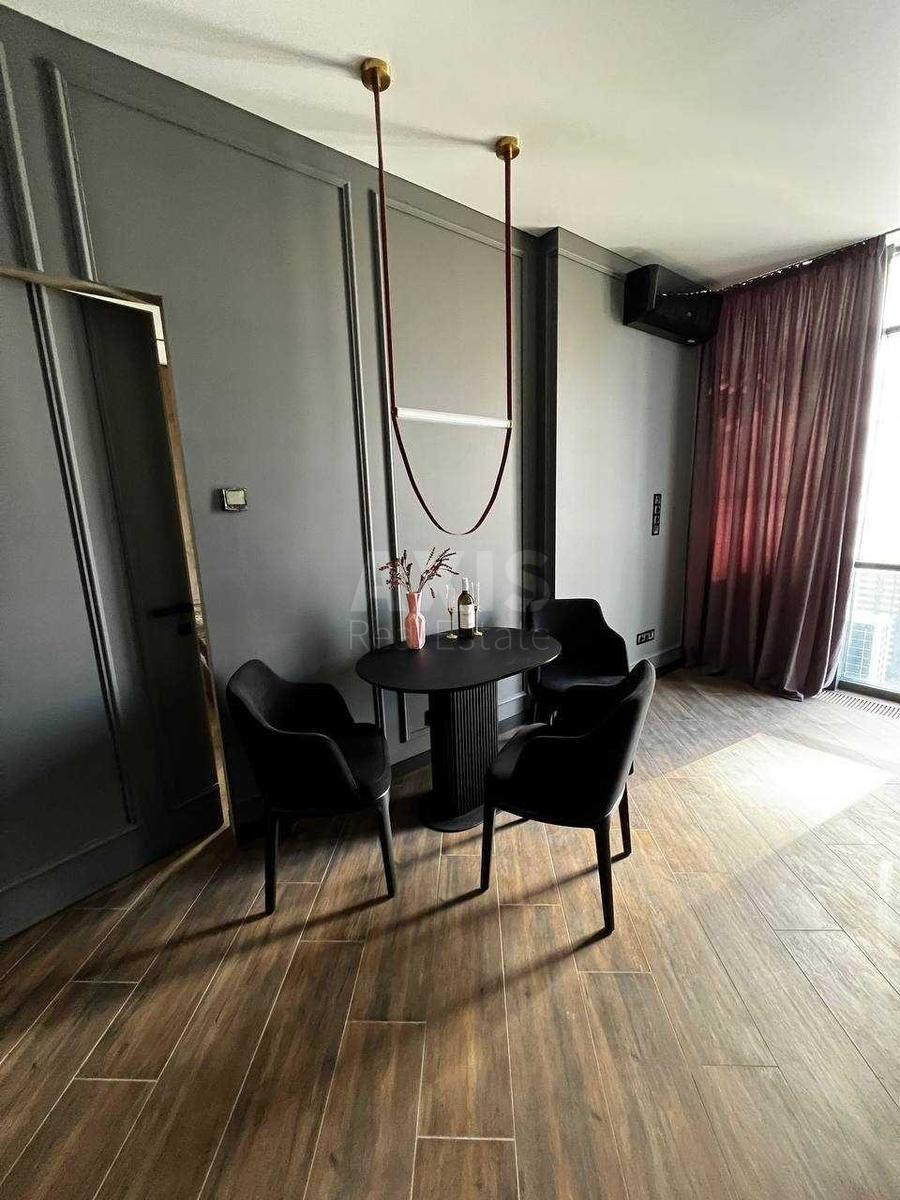 2k apartment vul. Dragomyrova Myhajla 180