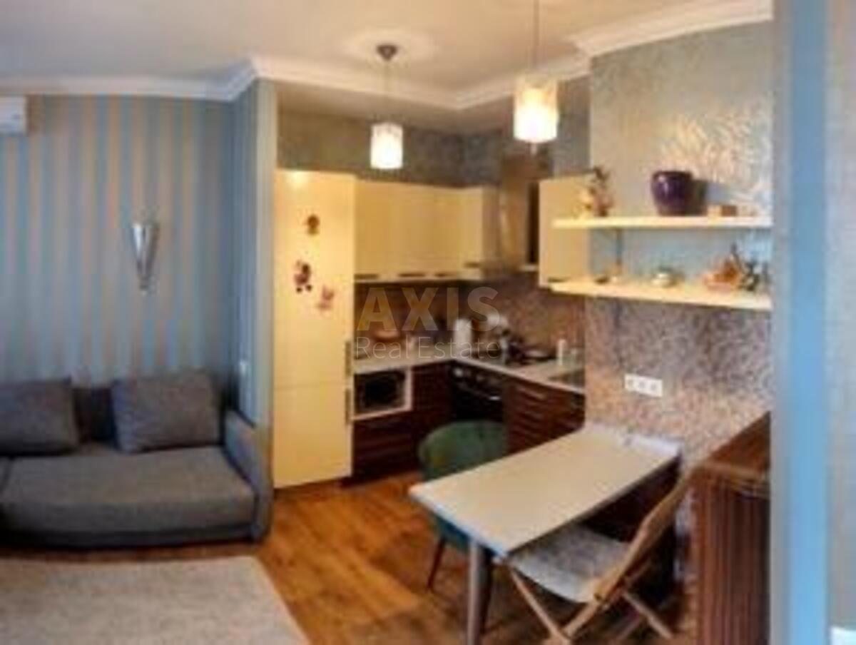 1k apartment nab. Dniprovs'ka 19А61140