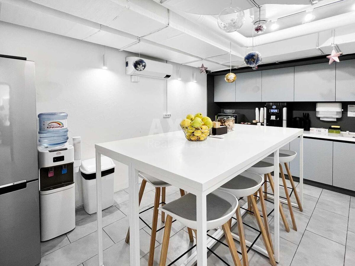 Office vul. Rustaveli Shota 11, 75m28