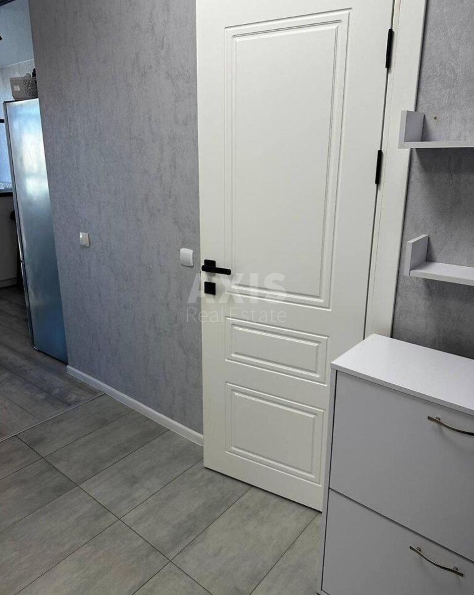1k apartment vul. Berezhans'ka 155
