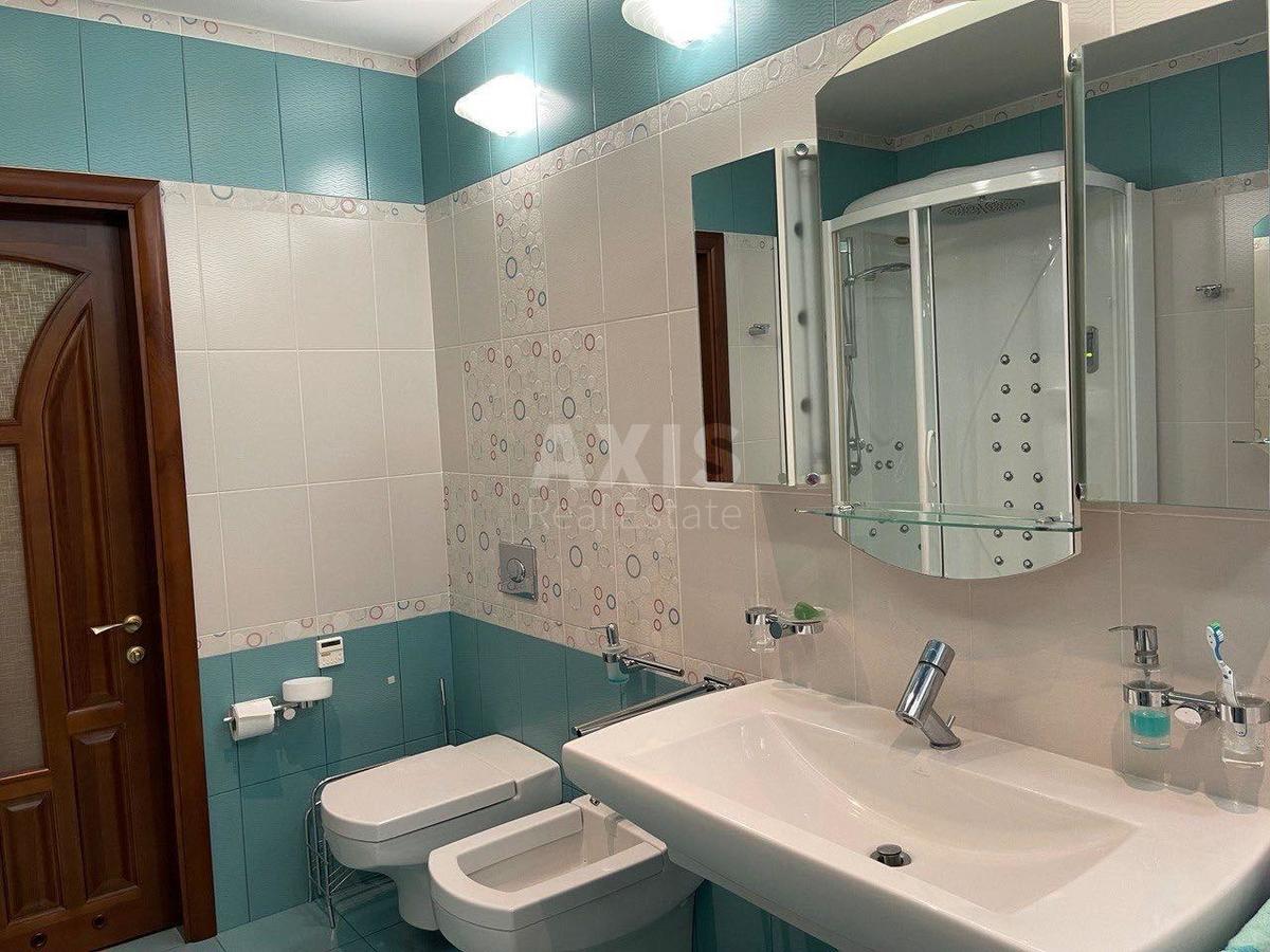 3k apartment vul. Jevgena Konoval'cja 32Г7