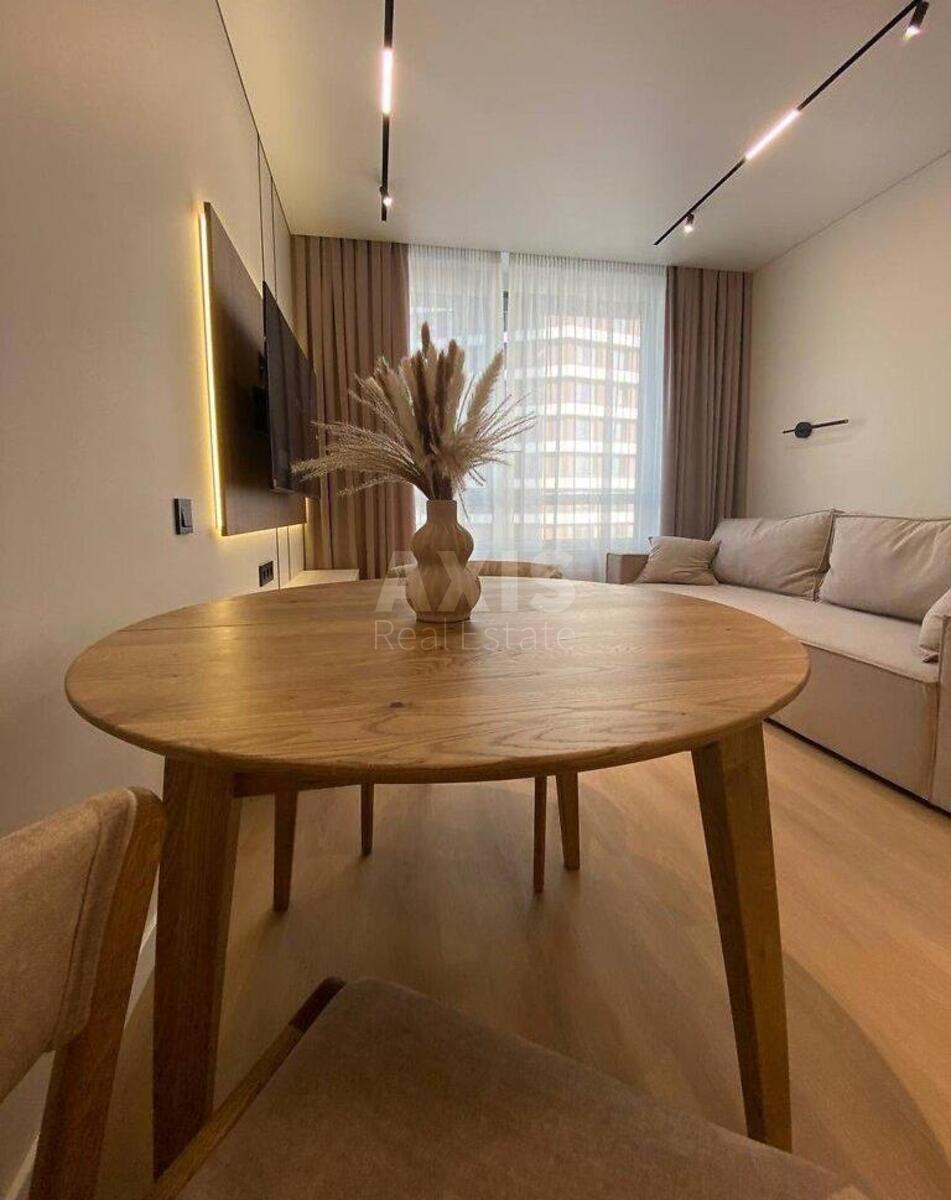 1k apartment nab. Dniprovs'ka 15Д3