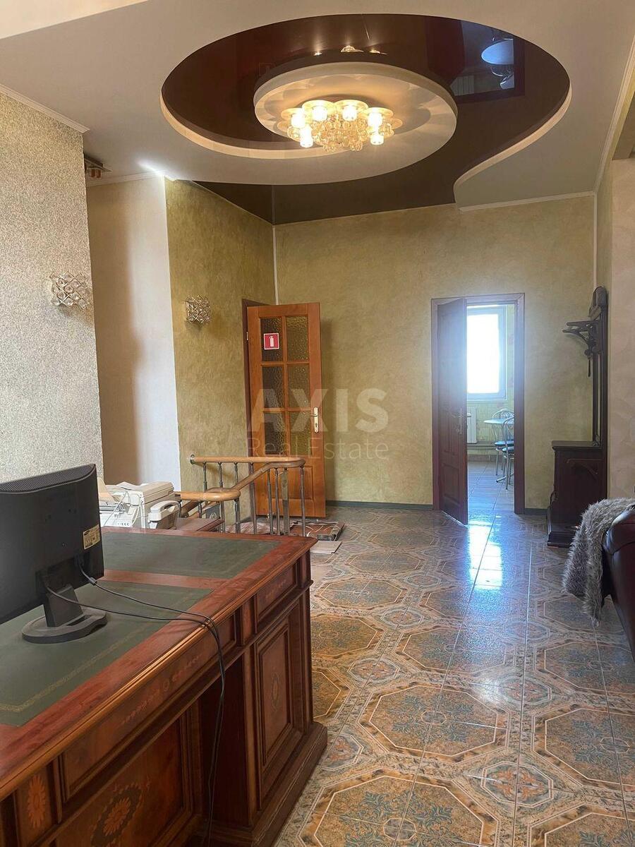 Office vul. Syrec'ka 33, 200m27